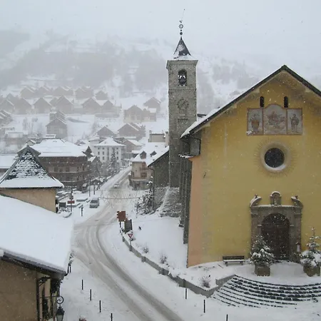 4 Pieces Pour 8/9 Personnes, Expose Sud, Au Centre De Valloire, Proche Telecabine Et Loisirs - Fr-1-263-216 Valloire