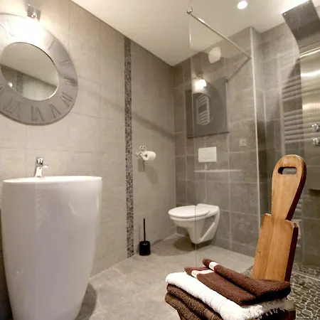 4 Pieces Pour 8/9 Personnes, Expose Sud, Au Centre De Valloire, Proche Telecabine Et Loisirs - Fr-1-263-216 Apartment *