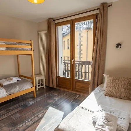 4 Pieces Pour 8/9 Personnes, Expose Sud, Au Centre De Valloire, Proche Telecabine Et Loisirs - Fr-1-263-216 Apartment